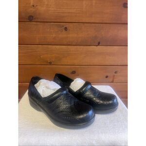 Judith Clair Black Tooled slip on Clogs Sz 7.5 NIB
